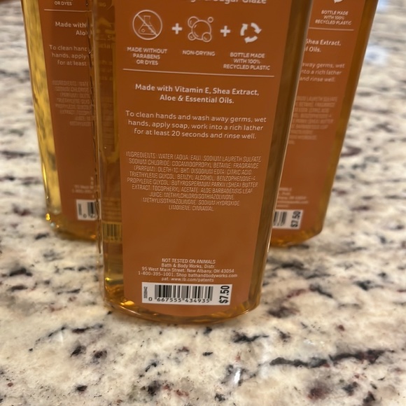 New bath and Bodyworks iced cinnamon rolls hand soap - Picture 4 of 6